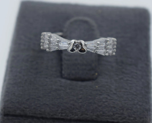 The stunning ring featuring a delicate bow on top